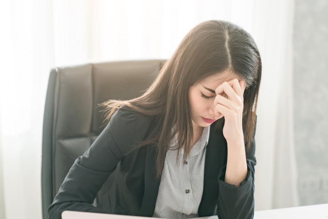 woman stressed sitting at desk